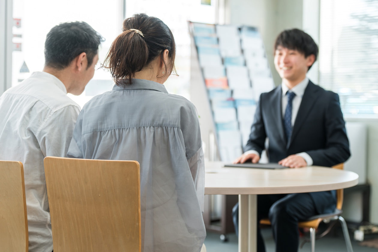 保険の見積もりについて相談員と相談